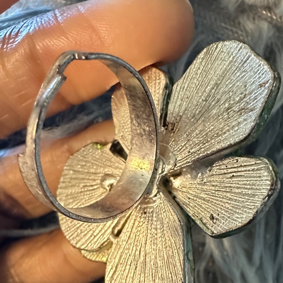 Chic Green Floral Statement Ring - Picture 17 of 17